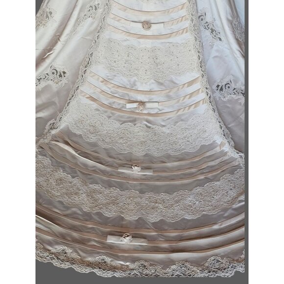 Vintage 2-Tone Square Neck Renaissance Waist Wedding Gown - Michelangelo - Picture 13 of 16